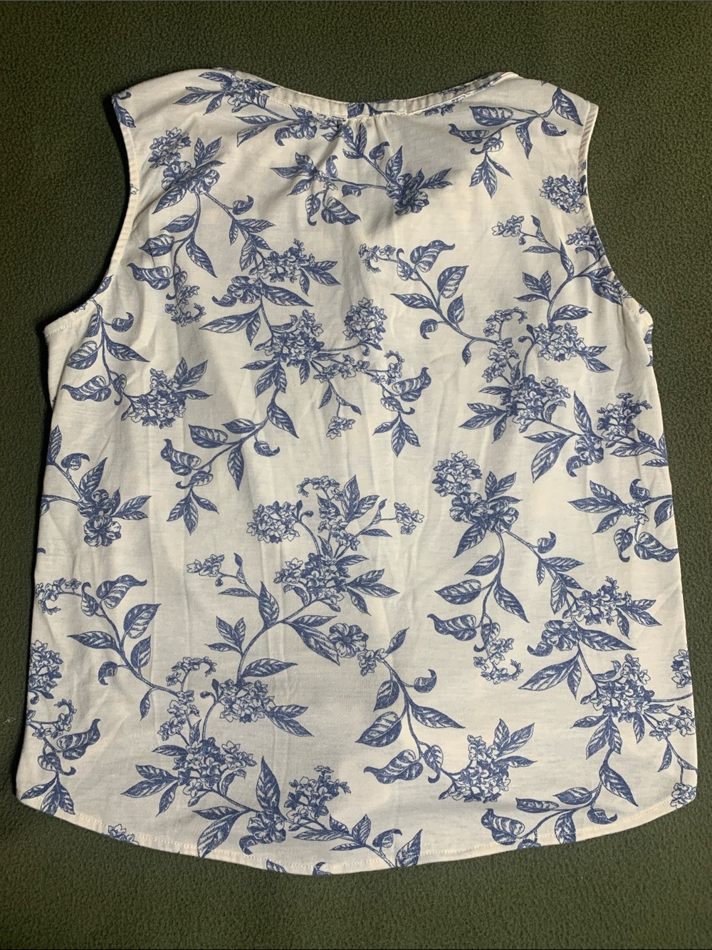 Eden & Olivia blue & cream floral button up shirt with tie and crochet detail. L - Picture 10 of 10